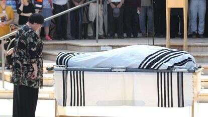 יעל קולמן, אמו של עדיאל ז"ל בהלוויית בנה. | הלל מאיר/TPS