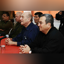 אהוד ברק, אהוד אולמרט וגבי אשכנזי. | דו"צ