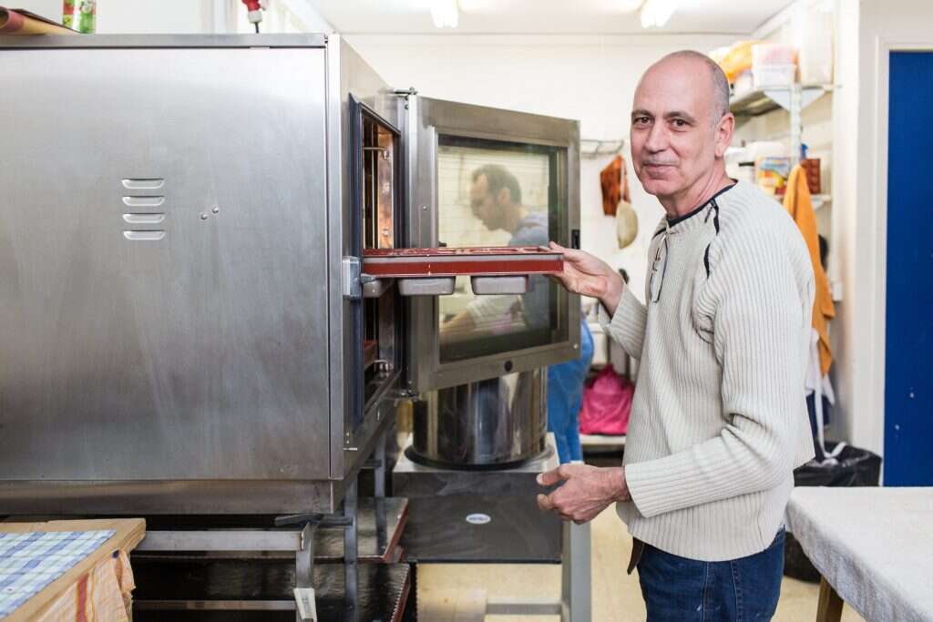 עקיבא פומרנץ. | אבישג שאר-ישוב