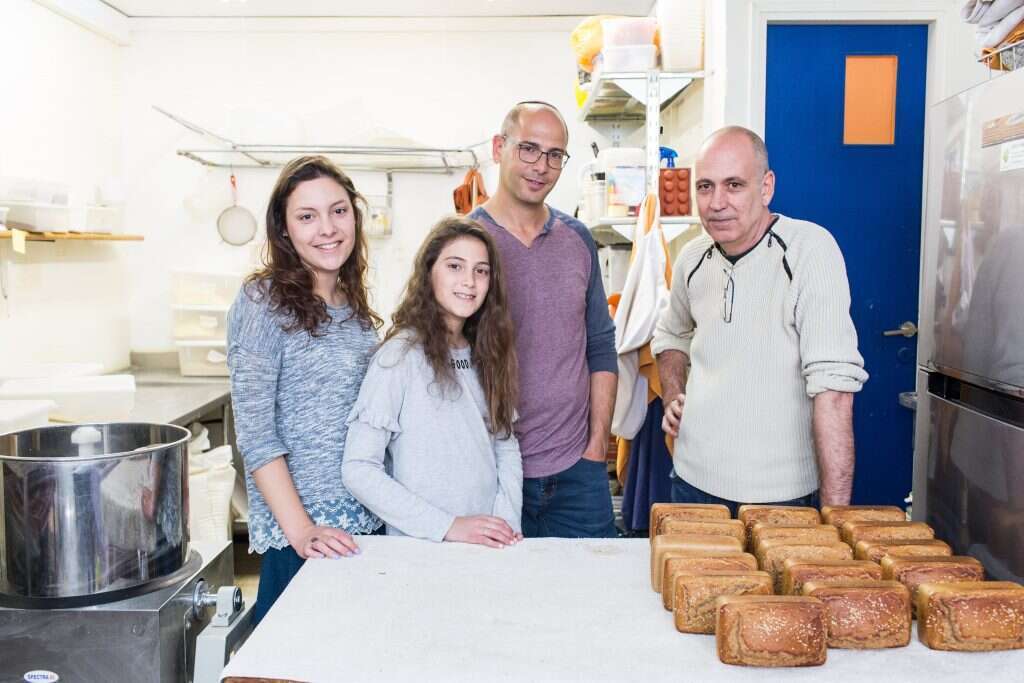 גור עם משפחת פומרנץ. | אבישג שאר-ישוב