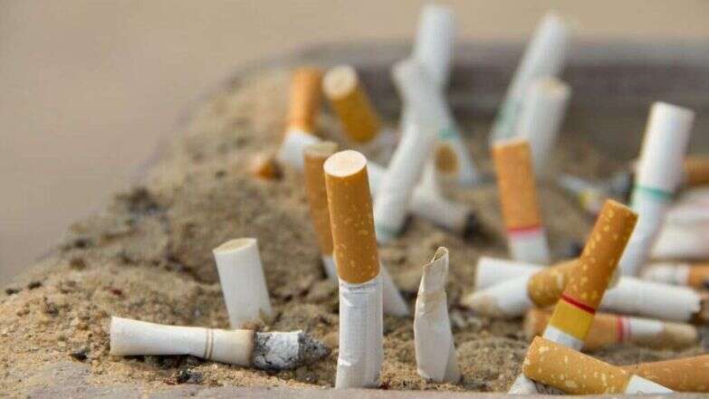 בדלי סיגריות. | שאטרסטוק