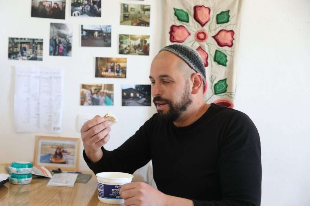 יהוידע נזרי. | מרים צחי