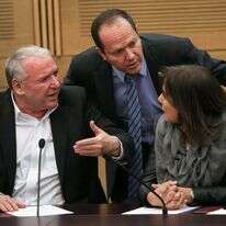 ניר ברקת ודודי אמסלם בישיבת סיעת הליכוד. דיל? | אורן בן חקון