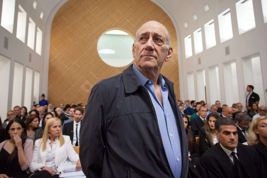 אולמרט בבית המשפט. | אמיל סלמן