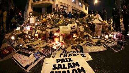 פינת זיכרון לזכר נרצחי פיגוע בצרפת. | AFP