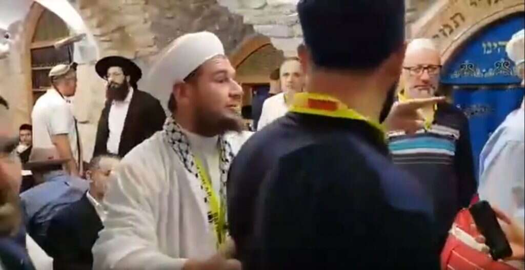 איש הדת הטורקי ג'וביילי אמט הוג'ה. | מסך: ערוץ יוטיוב Yusuf Salih