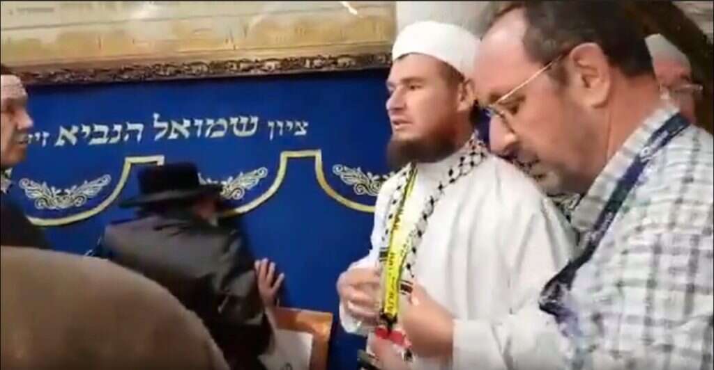 איש הדת הטורקי ג'וביילי אמט הוג'ה. | מסך: ערוץ יוטיוב Yusuf Salih