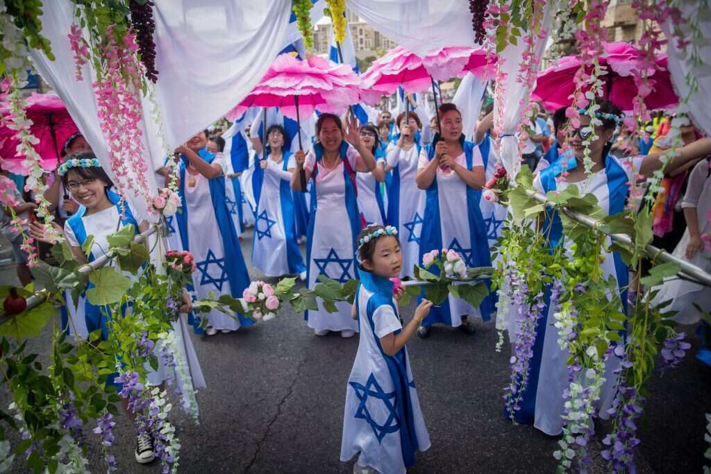 תיירים סינים בצעדת ירושלים. | יונתן זינדל, פלאש 90
