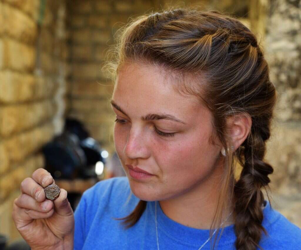 מטבע מתקופת המרד הגדול. | אילת מזר מטבע מתקופת המרד הגדול. | אילת מזר