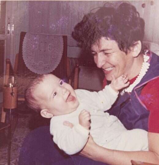 אסתר בזק. | אוסף פרטי