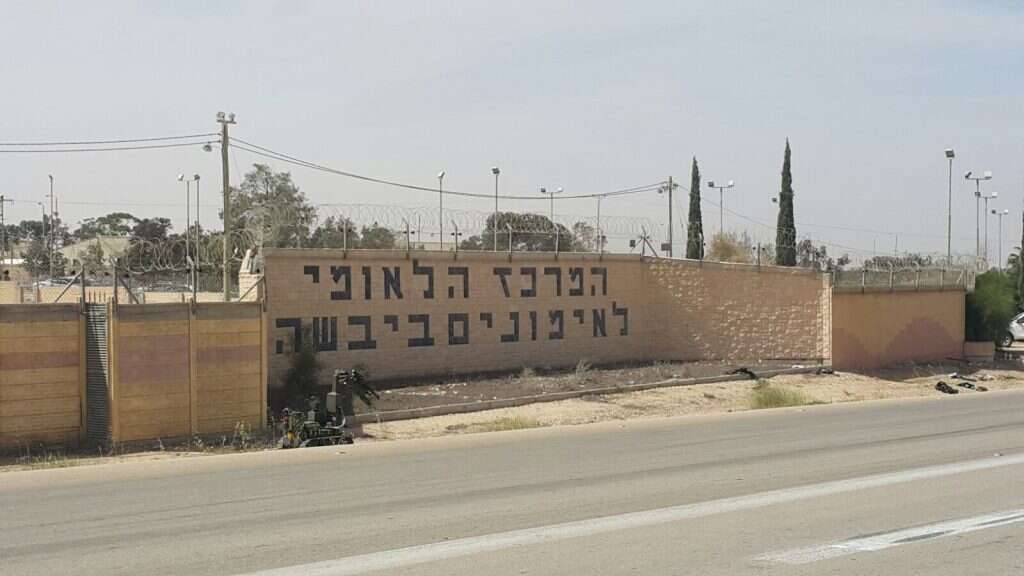 כלי הנשק שנתפסו על המחבלים שחדרו מגבול רצועת עזה. | דוברות המשטרה