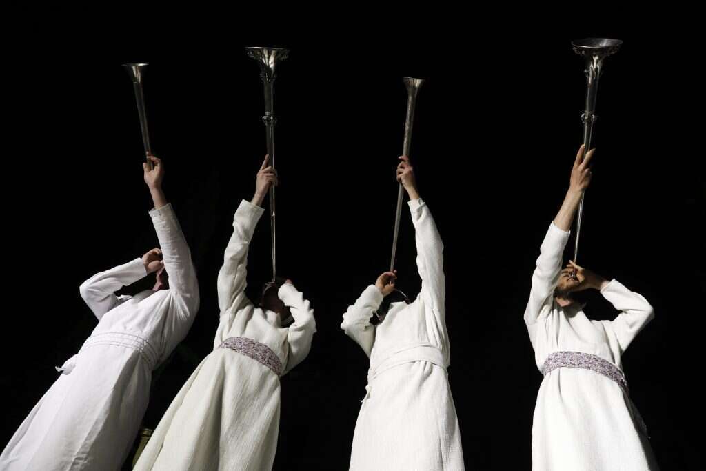 תרגול הקרבת קורבן פסח למרגלות הר הבית. | EPA