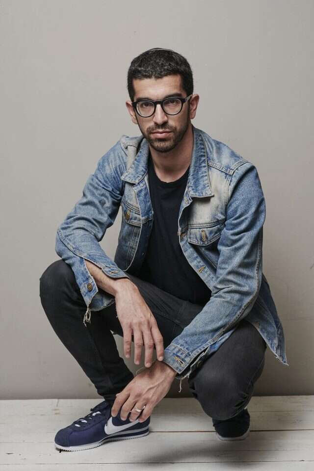 חנן בן ארי. | גלעד בר שלו