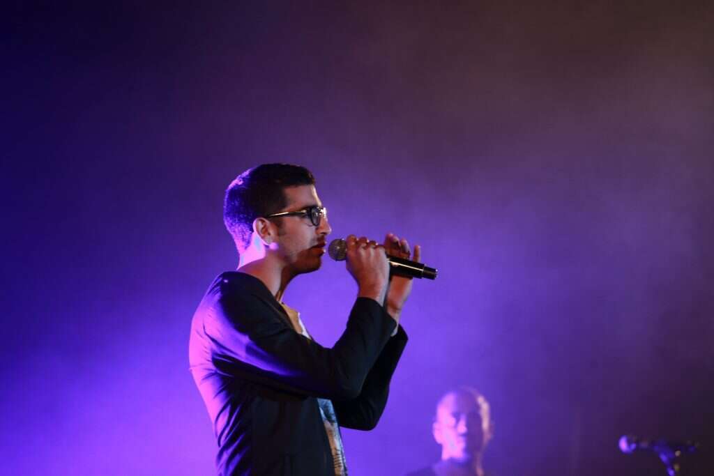 חנן בן ארי בהופעה. | מרים צחי