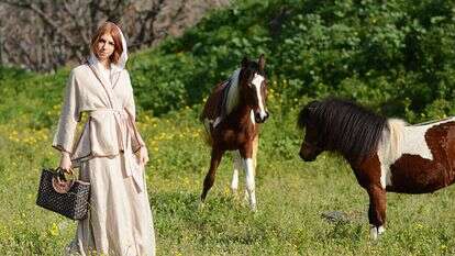 שנות ה-50. טוטאל לוק: משכית, תיק: ZARA. | ירדן הראל