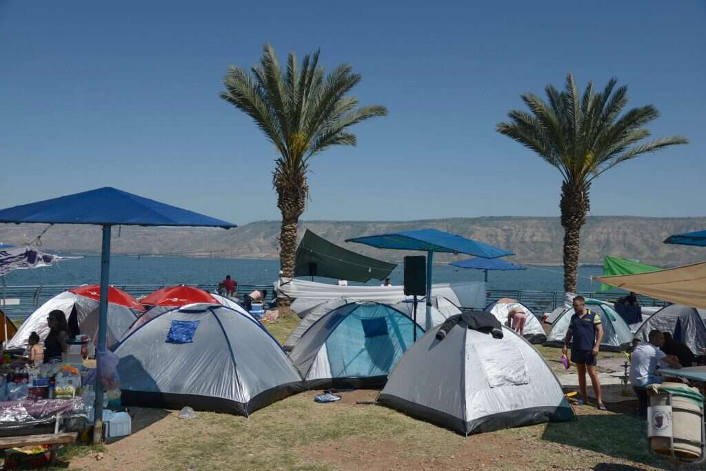 אוהלים בכנרת. | גיל אליהו ג'יני