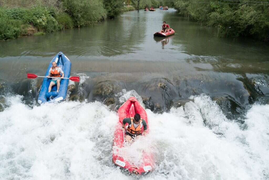 קייקים בנהר הירדן. | אנצ׳ו גוש-ג׳יני