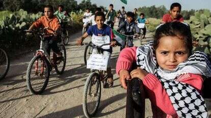 ילדים פלסטינים מתכוננים לצעדת השיבה. | AFP