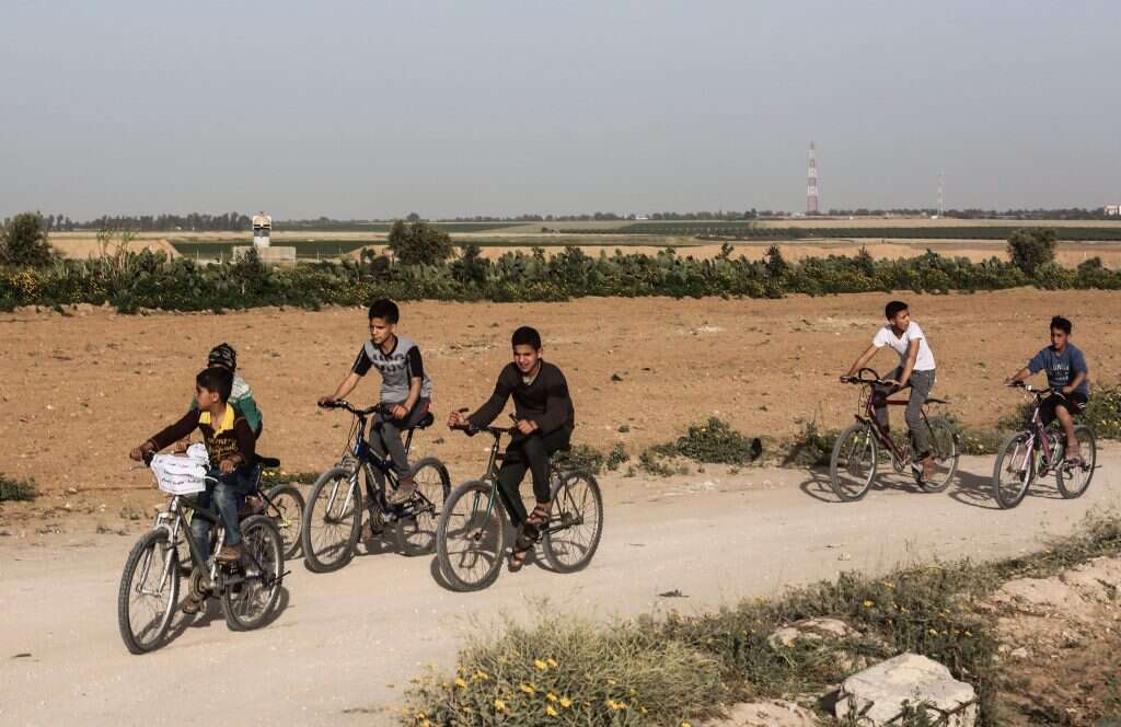 ילדים פלסטינים מתכוננים לקראת צעדת השיבה. | AFP