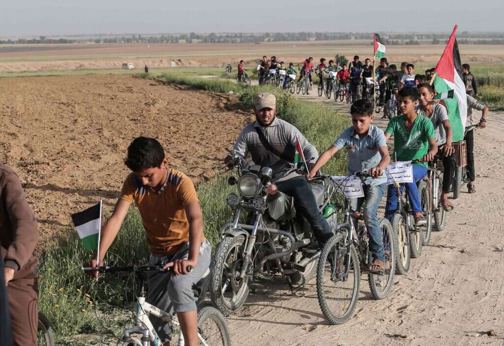 ילדים פלסטינים מתכוננים לקראת צעדת השיבה. | AFP