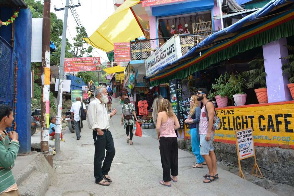 עם מטיילים ישראלים בהודו. | איציק נשיא, חכמת הדרכים עם מטיילים ישראלים בהודו. | איציק נשיא, חכמת הדרכים