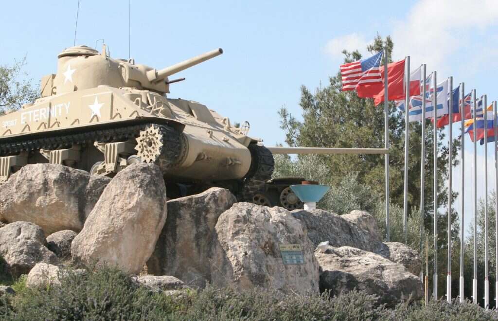 לטרון. | מרים צחי