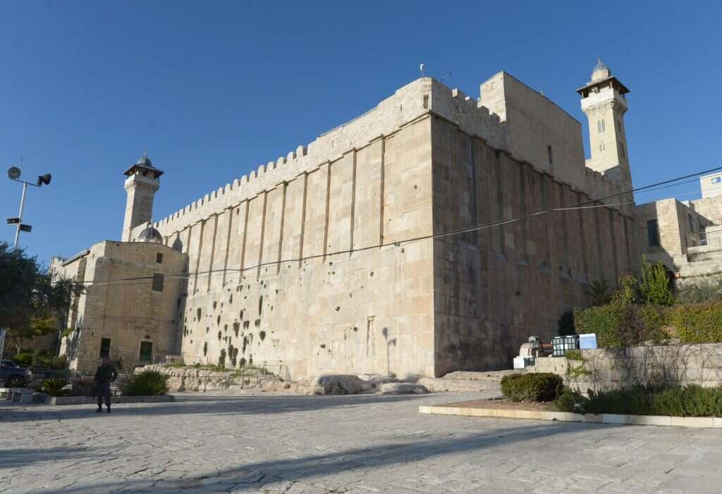 מערת המכפלה. | מארק ניימן, לע''מ