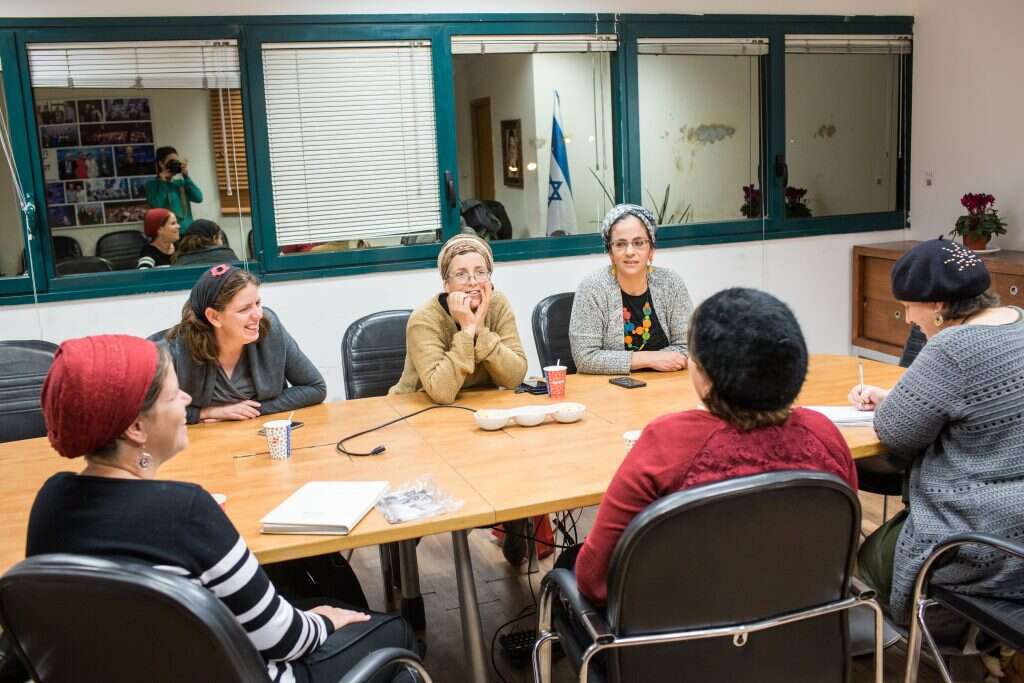 בנות לוינגר. | אבישג שאר ישוב