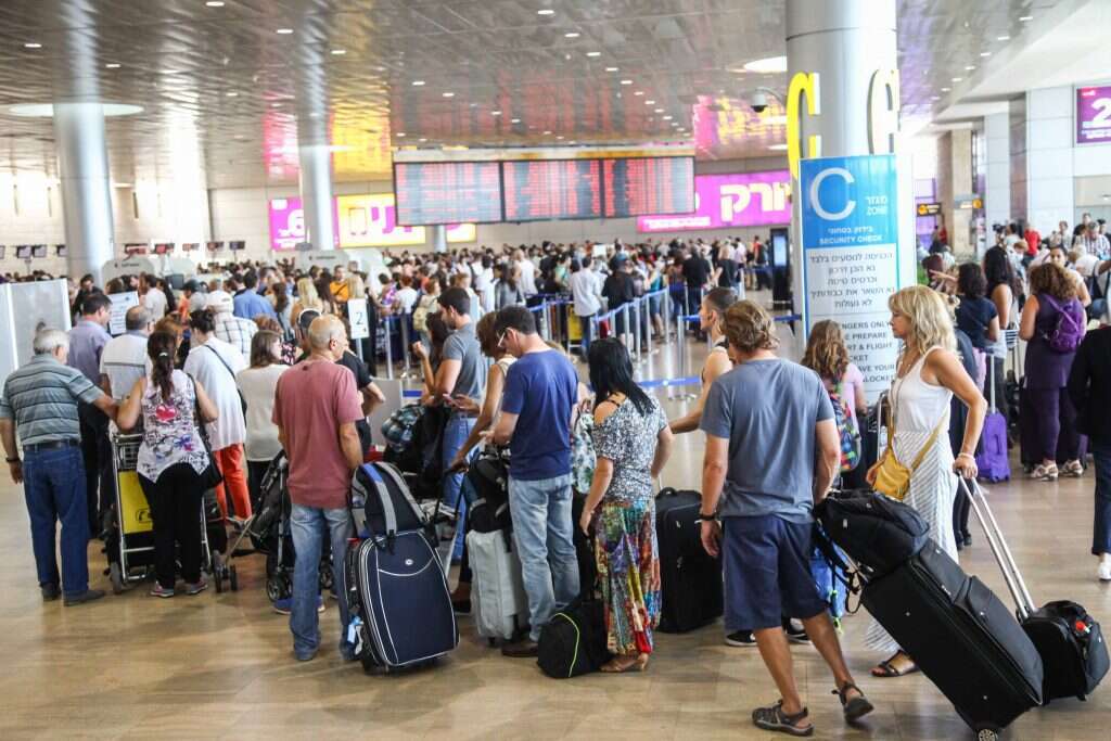 עומס בנתב''ג. | אבישג שאר ישוב