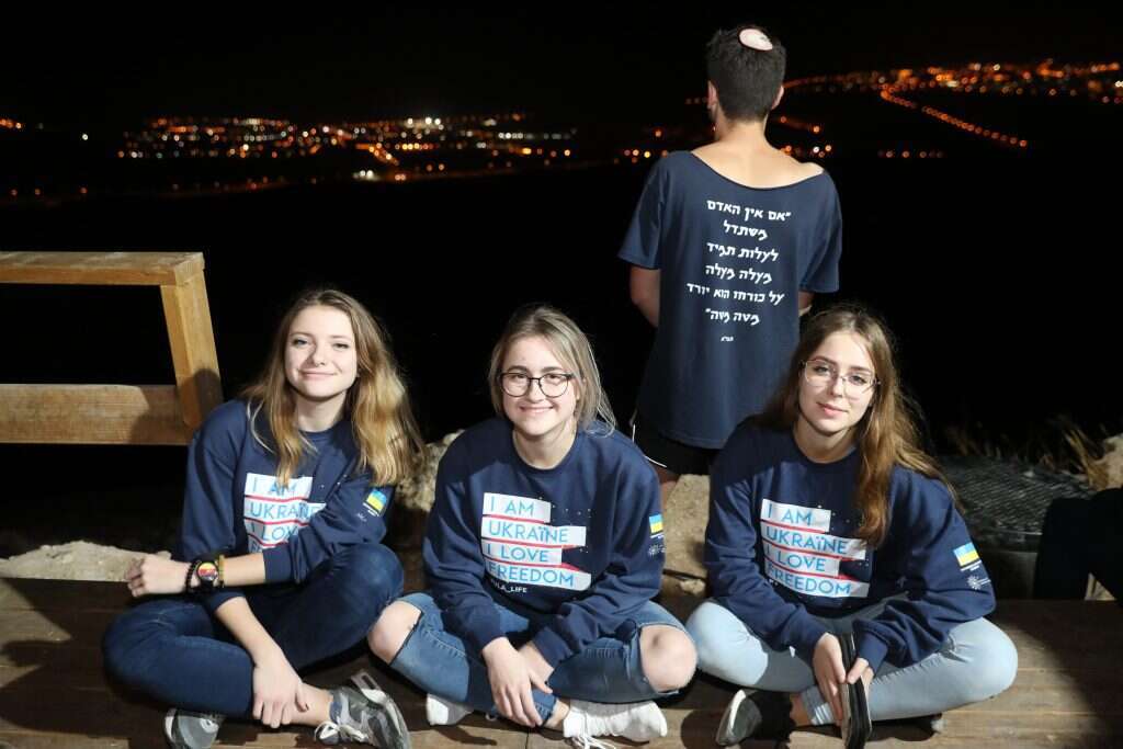 חניכות אוקראיניות בעין פרת. | מרים צחי חניכות אוקראיניות בעין פרת. | מרים צחי