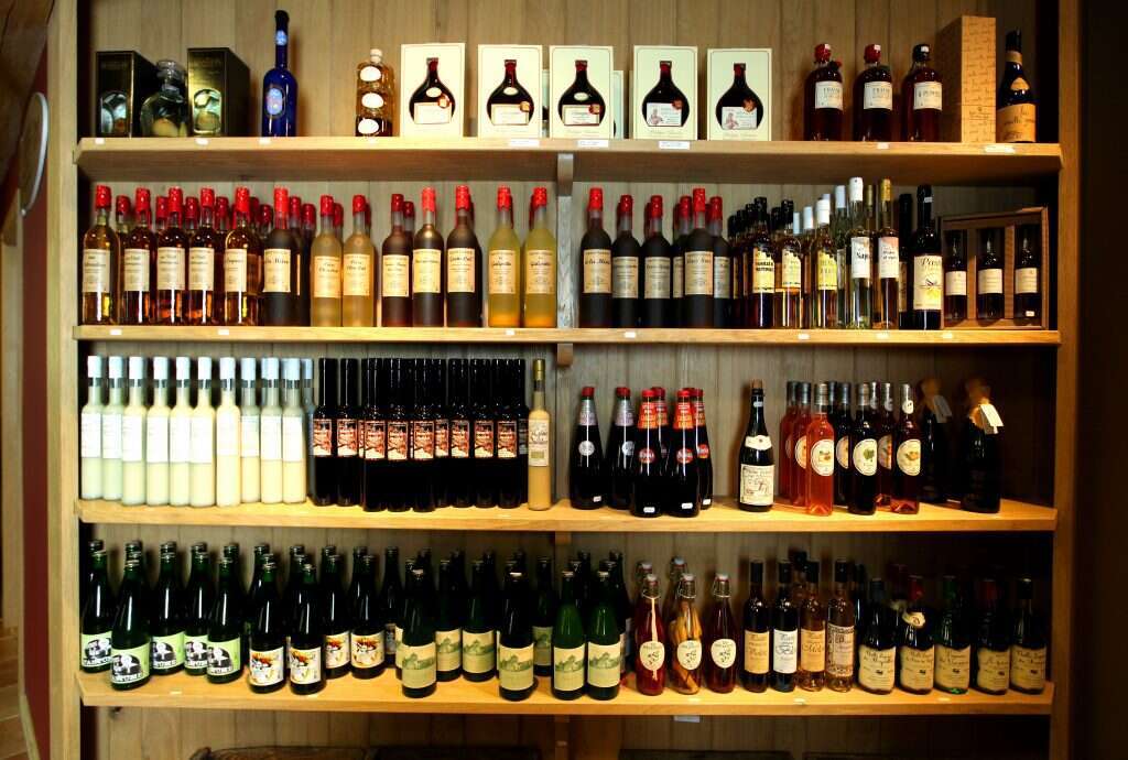 חנות יין. | משה שי, פלאש90