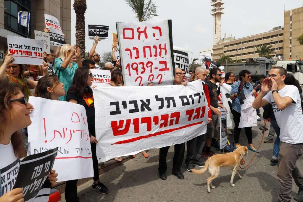 הפגנה נגד הרחקת המסתננים מישראל. | AFP הפגנה נגד הרחקת המסתננים מישראל. | AFP