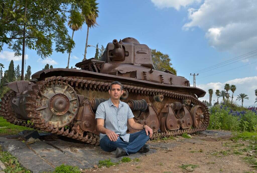 אסף ענברי. | גיל אליהו ג'יני