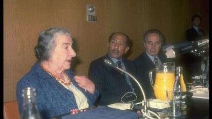 אנואר סאדאת בישראל עם גולדה מאיר ושמעון פרס. | סהר יעקב, פלאש90