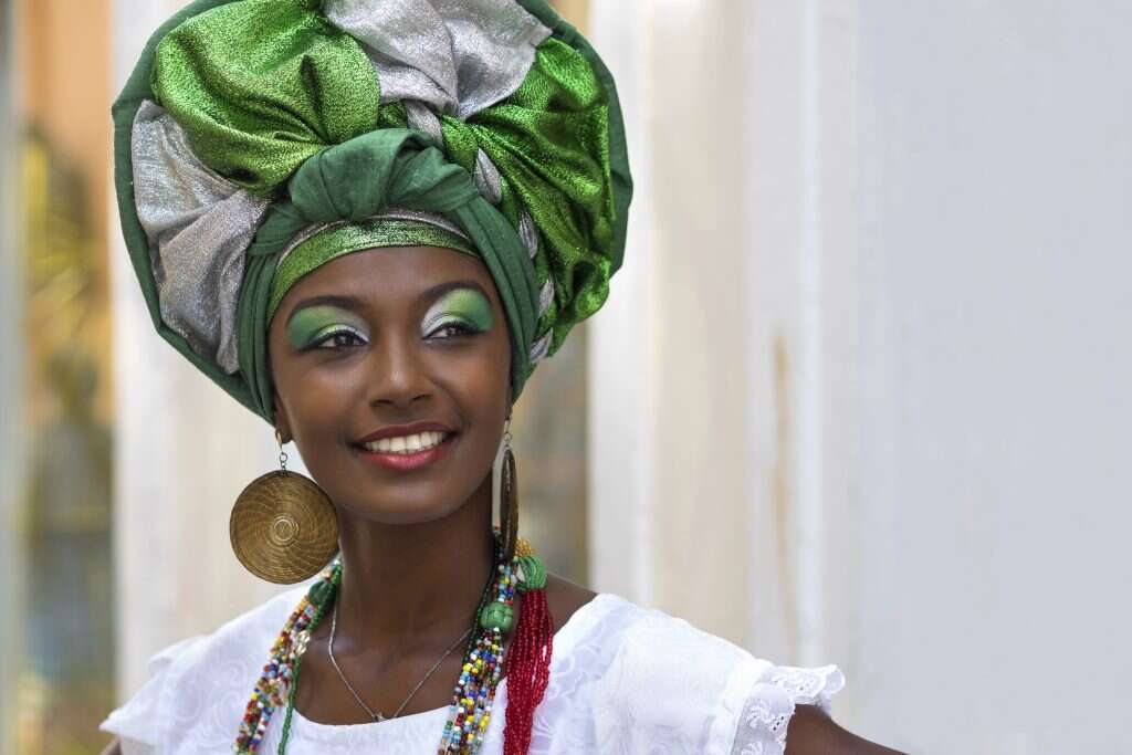 כיסוי ראש אפריקני מפואר. | שאטרסטוק