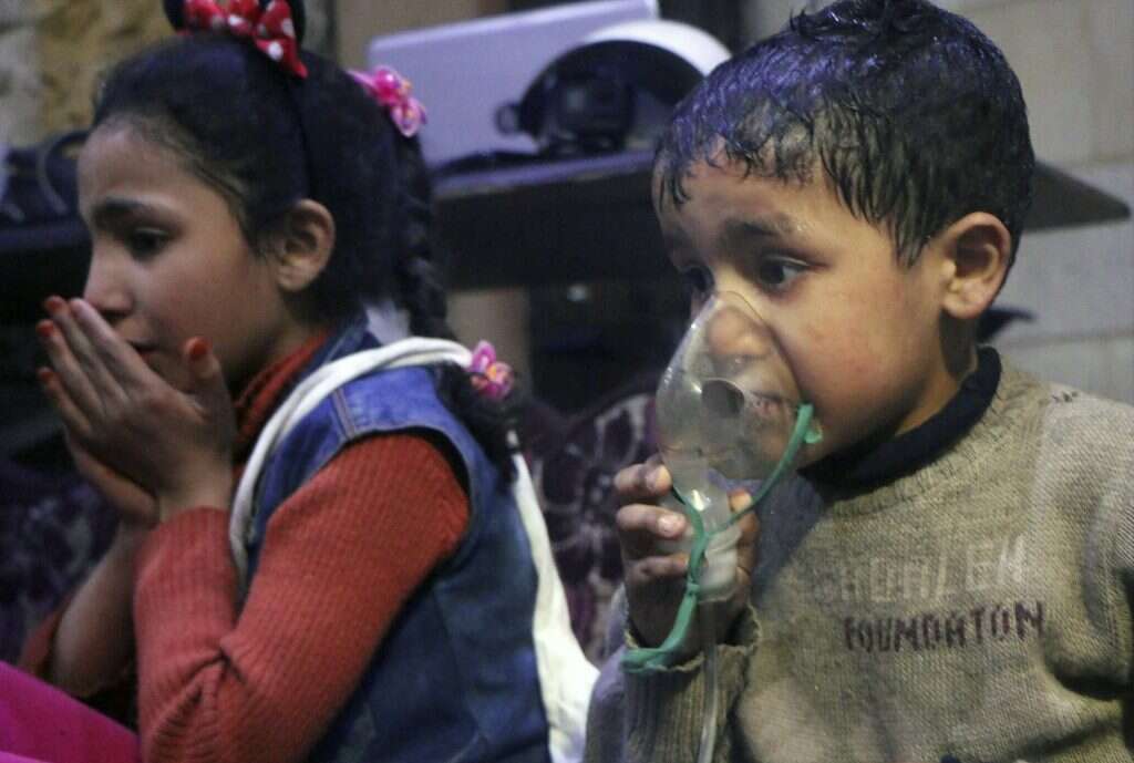 ילדים סורים שנפגע בתקיפה הכימית. | AP ילדים סורים שנפגע בתקיפה הכימית. | AP