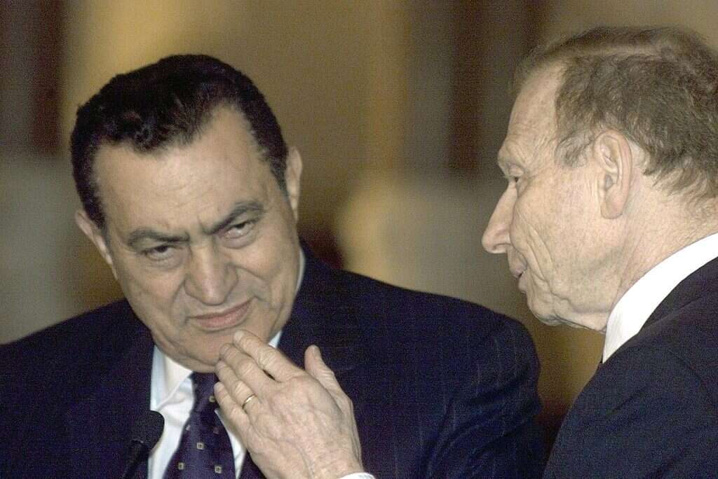 צבי מזאל וחוסני מובראק. | AFP