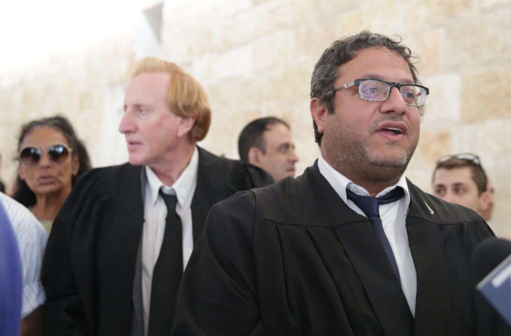 עו"ד איתמר בן גביר ואליעד שרגא לאחר הדיון בבג"ץ שהגיש אלדד יניב. | מרים צחי