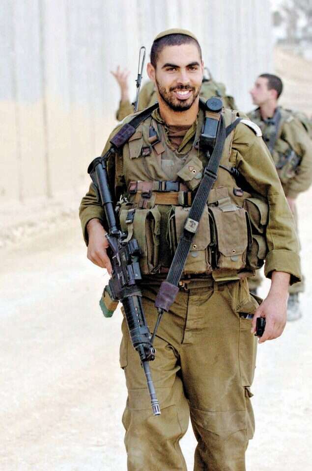 אלירז פרץ. | ראובן קסטרו