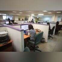 אישה חרדית בעבודה. | מנחם כהנא , AFP