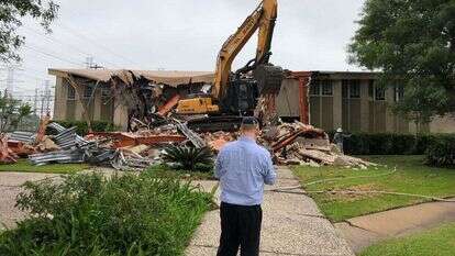 הריסות בית הכנסת שהוצף ביוסטון. | קונסול ישראל ביוסטון