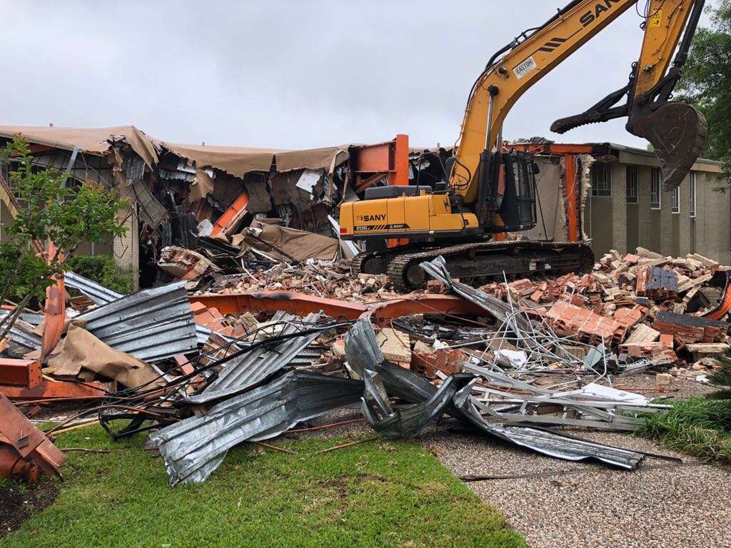 הריסות בית הכנסת שהוצף ביוסטון. | קונסול ישראל ביוסטון