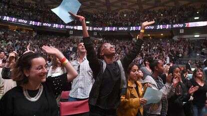 המשתתפים במופע קולולם בהיכל מנורה. | מארק ניימן, לע''מ