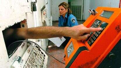 אסיר בבידוד בכלא איילון. | נתי שוחט, פלאש 90