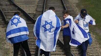 לרגל יום השואה נערך מצעד החיים השנתי באושוויץ בירקנאו. | AP