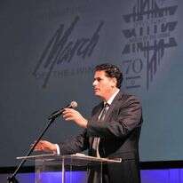 שגריר ישרלא בארה"ב רון דרמר נושא דברים בקראקוב. | יוסי זליגר