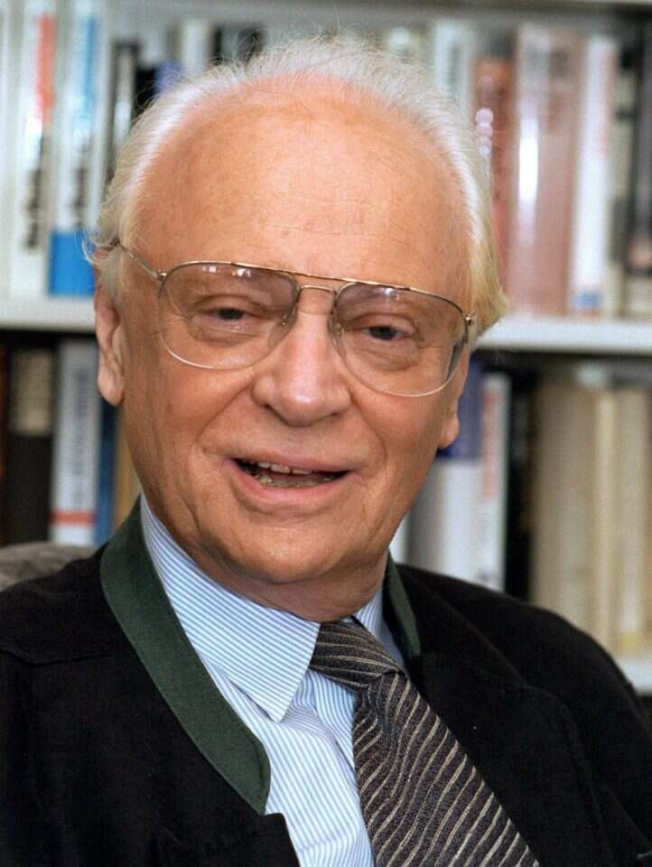 אפרים קישון. | EPA אפרים קישון. | EPA