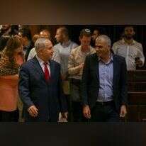 רה"מ בנימין נתניהו ויו"ר 'כולנו' כחלון במליאת הכנסת. | אורן בן חקון