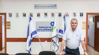 אייבי מוזס. | אבישג שאר ישוב