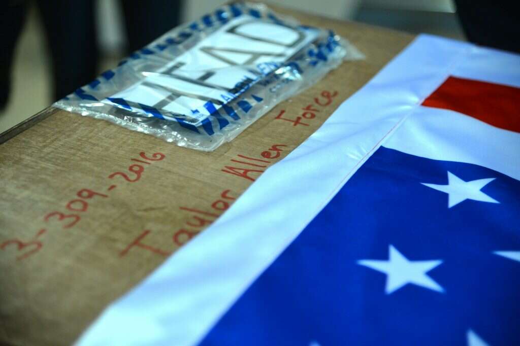 הטקס שנערך בנתב"ג לפני העברת הארון לארה"ב. | יוסי זליגר